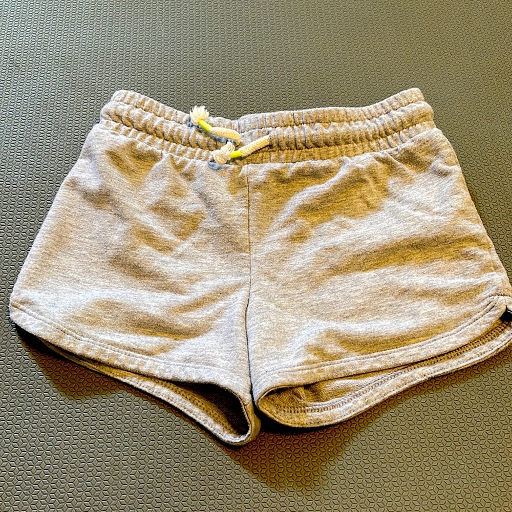 Kids grey Cat and Jack shorts size M(7/8) tie front.